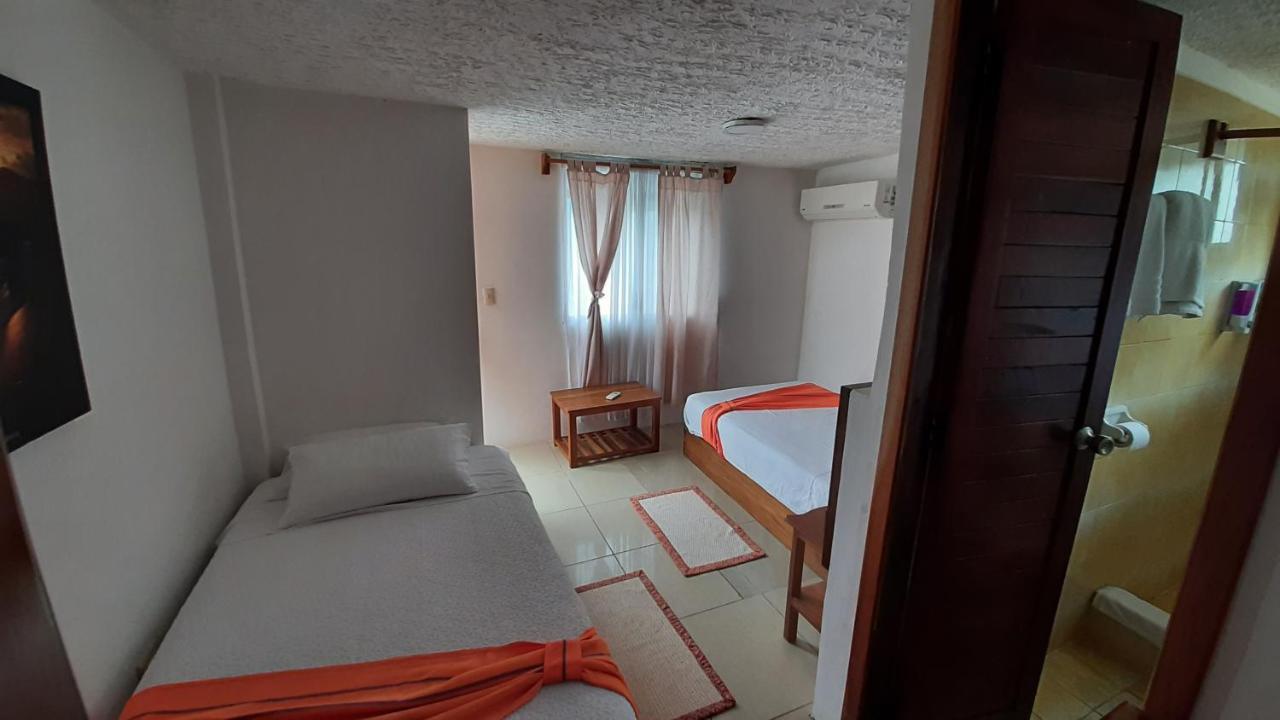 Hostal Tero Real Puerto Villamil Esterno foto